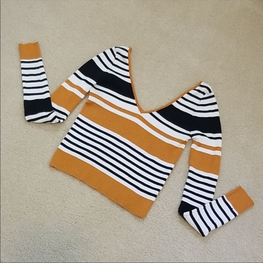 5 FOR $25! 
PAC SUN sweater crop top!